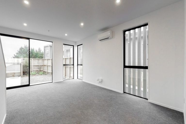 Photo of property in 62u7 Spenmoor Street, Newlands, Wellington, 6037