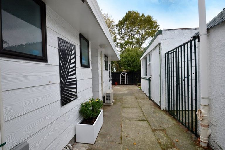 Photo of property in 33 Seymour Street, Hornby, Christchurch, 8042