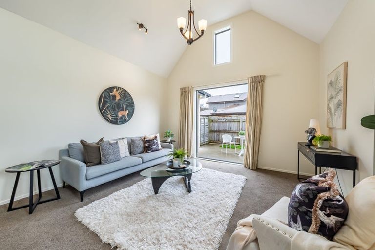 Photo of property in 1 Yeats Grove, Trentham, Upper Hutt, 5018