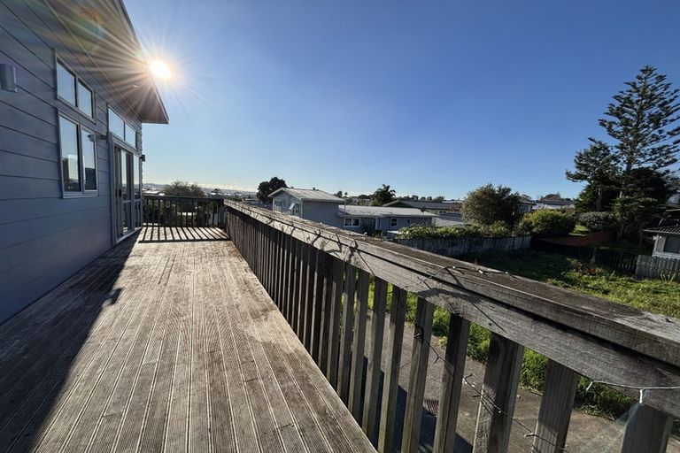 Photo of property in 42 Lavelle Road, Henderson, Auckland, 0612