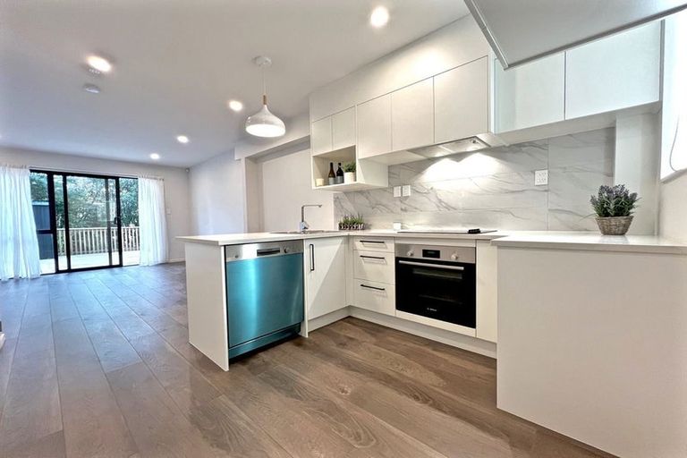 Photo of property in 57 Morihana Close, Glen Eden, 0602
