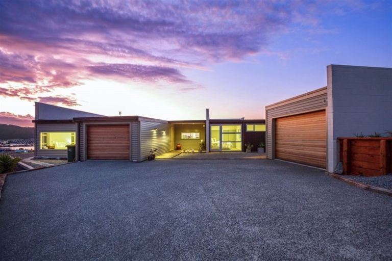 Photo of property in 3 Eglinton Close, Aotea, Porirua, 5024