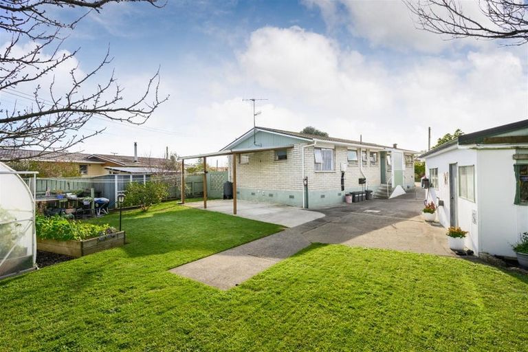Photo of property in 21 Flower Street, Bulls, 4818