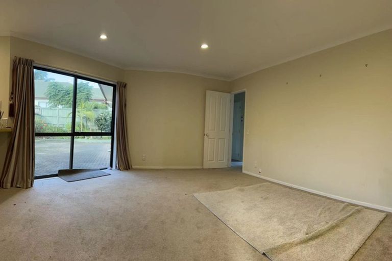 Photo of property in 16 Middlefield Drive, East Tamaki Heights, Auckland, 2016