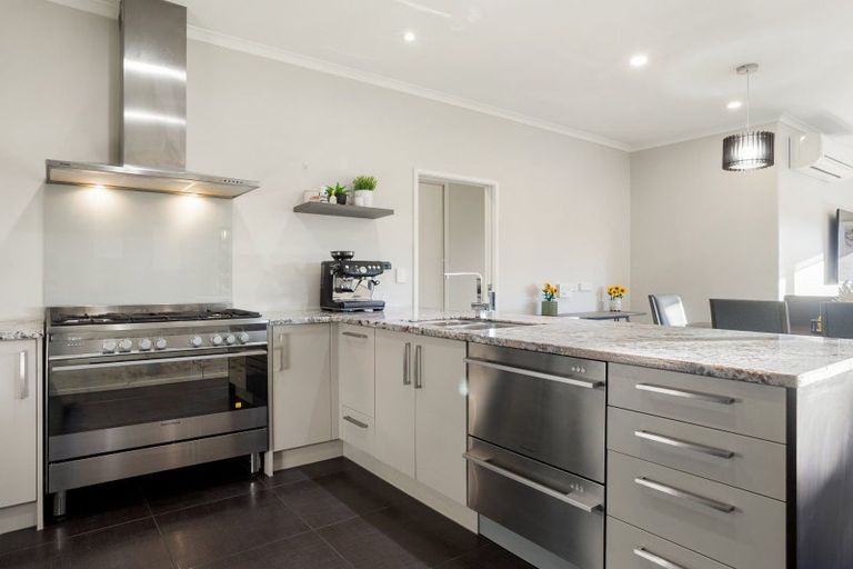 Photo of property in 22 Pointon Glade, Grandview Heights, Hamilton, 3200