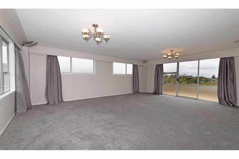 Photo of property in 207 Don Buck Road, Massey, Auckland, 0614