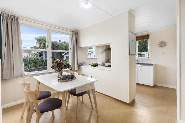 Photo of property in 2 Rakihau Place, Titahi Bay, Porirua, 5022