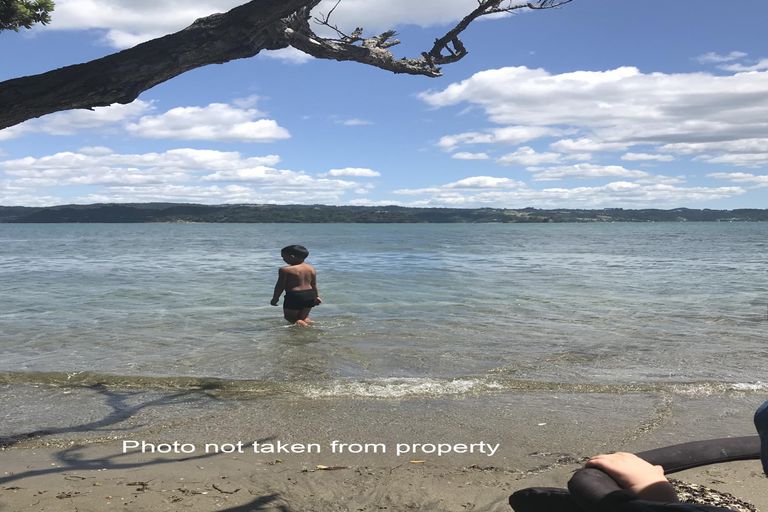 Photo of property in 18 Resolution Place, One Tree Point, 0118