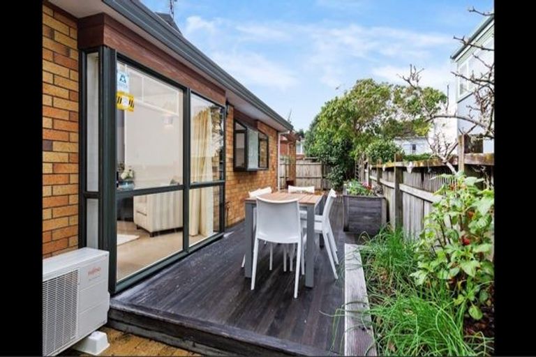 Photo of property in 4/26 Inverness Road, Browns Bay, Auckland, 0630