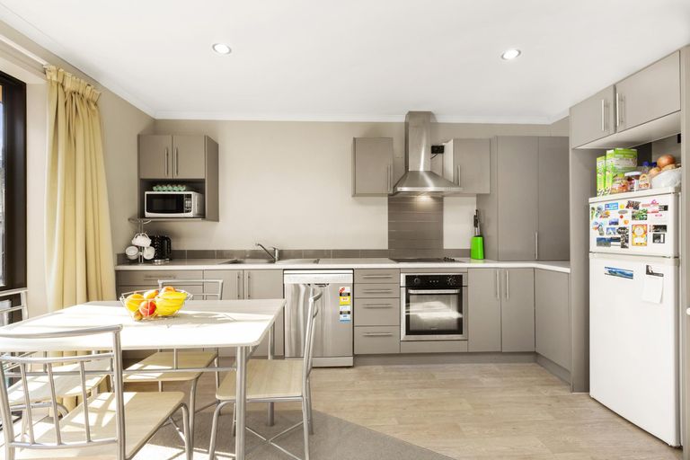 Photo of property in 31u2 Jones Crescent, Melville, Hamilton, 3206
