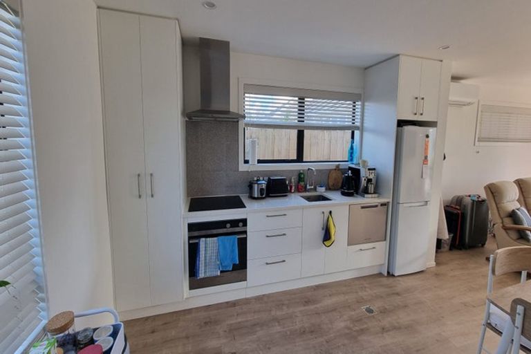 Photo of property in 2/12 Enderby Drive, Te Atatu Peninsula, Auckland, 0610