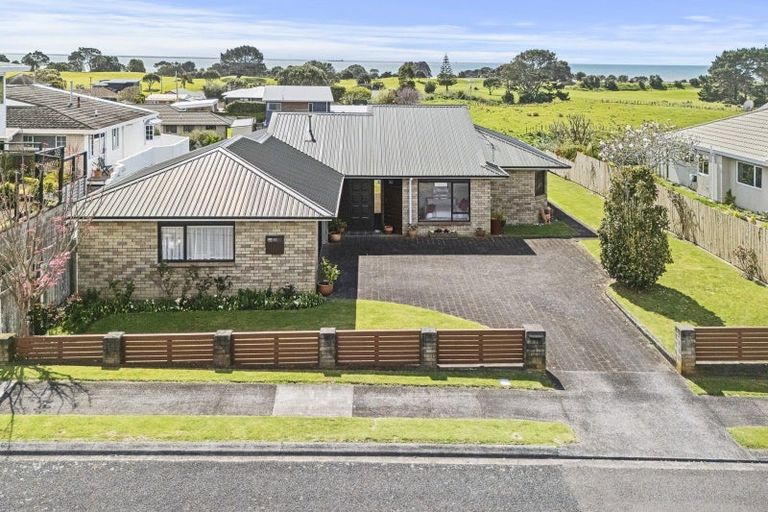 Photo of property in 9 Chatswood Grove, Fitzroy, New Plymouth, 4312