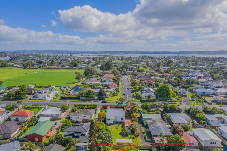 Photo of property in 72 Taikata Road, Te Atatu Peninsula, Auckland, 0610