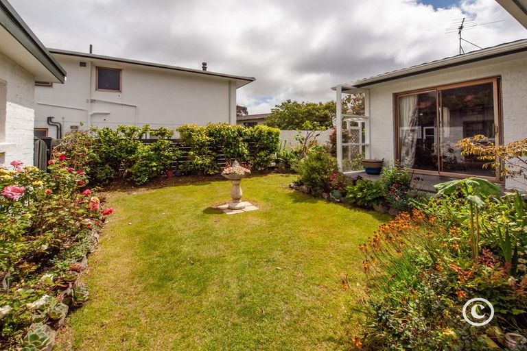 Photo of property in 100 Churton Drive, Churton Park, Wellington, 6037