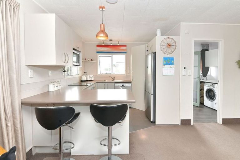 Photo of property in 69b Red Beach Road, Red Beach, 0932