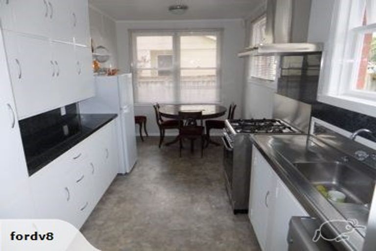 Photo of property in 39 Exeter Crescent, Takaro, Palmerston North, 4412