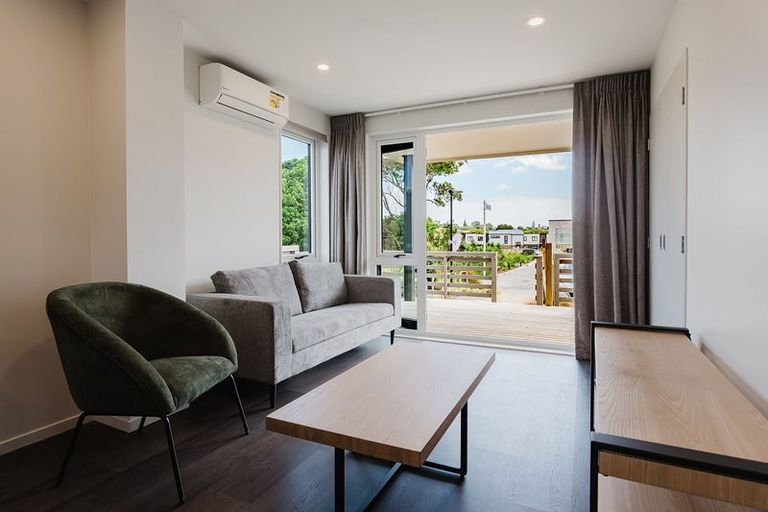 Photo of property in 100 Te Puketoka Lane, Mangere, Auckland, 2022