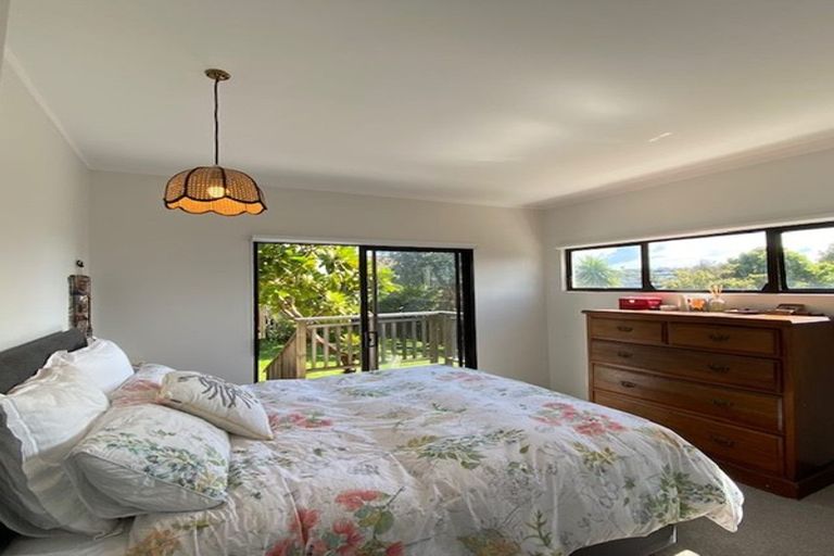 Photo of property in 2/21 Scarboro Terrace, Murrays Bay, Auckland, 0630