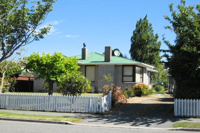 Photo of property in 77 Staveley Street, Avonhead, Christchurch, 8042