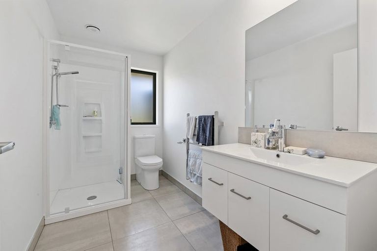 Photo of property in 10 Mahi Road, Helensville, 0800