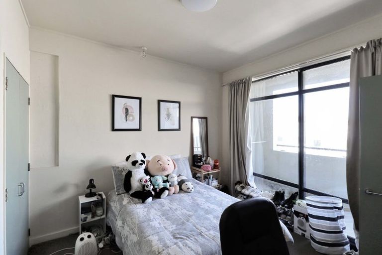 Photo of property in 17 Kent Terrace - Kent Apartments, 4b/16 Kent Terrace, Mount Victoria, Wellington, 6011