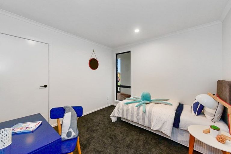 Photo of property in 1 Bosun Place, Te Atatu Peninsula, Auckland, 0610