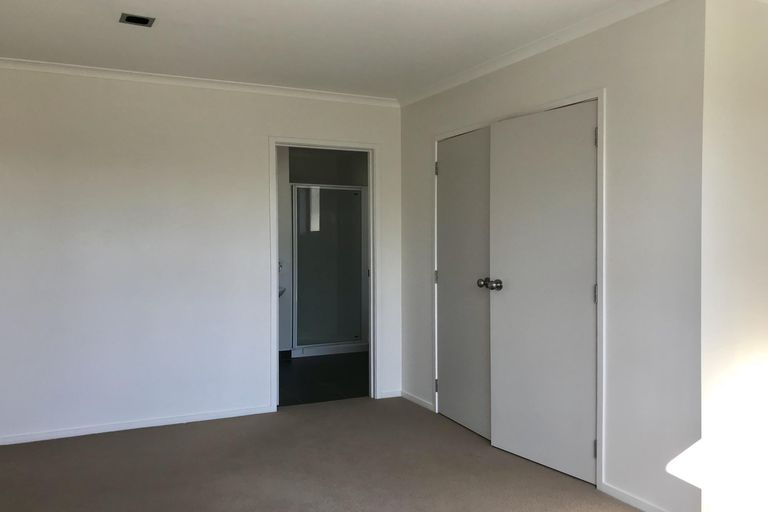 Photo of property in 18 Resolution Place, One Tree Point, 0118