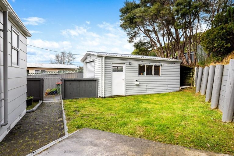 Photo of property in 33 Kairanga Crescent, Wainuiomata, Lower Hutt, 5014