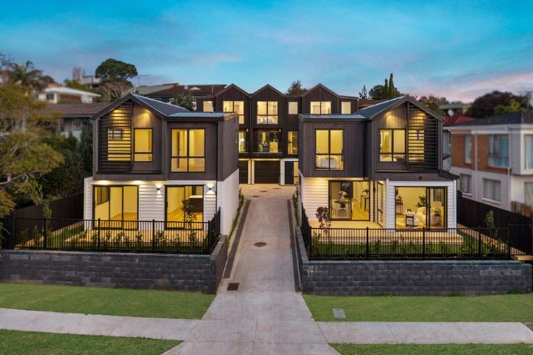 Photo of property in 10b Prince Regent Drive, Half Moon Bay, Auckland, 2012