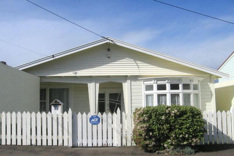 Photo of property in 33 Freyberg Street, Lyall Bay, Wellington, 6022
