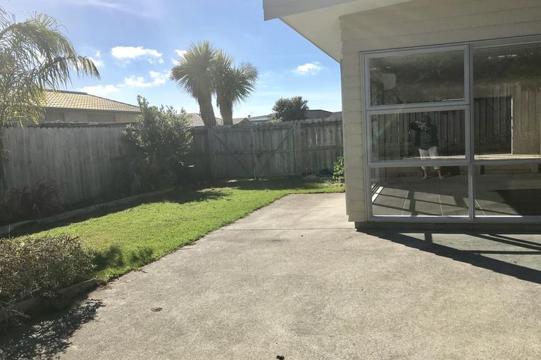 Photo of property in 18 Resolution Place, One Tree Point, 0118