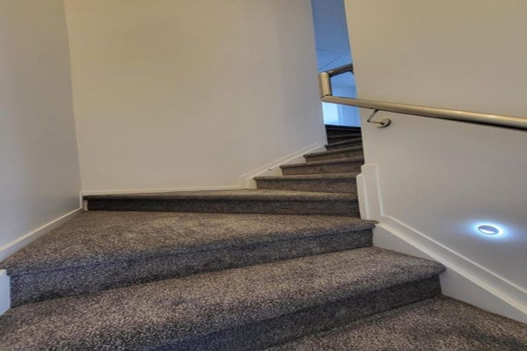 Photo of property in 10 Benton Place, Manurewa, Auckland, 2102