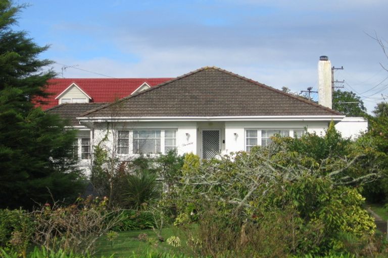 Photo of property in 20 Newington Road, Henderson, Auckland, 0612