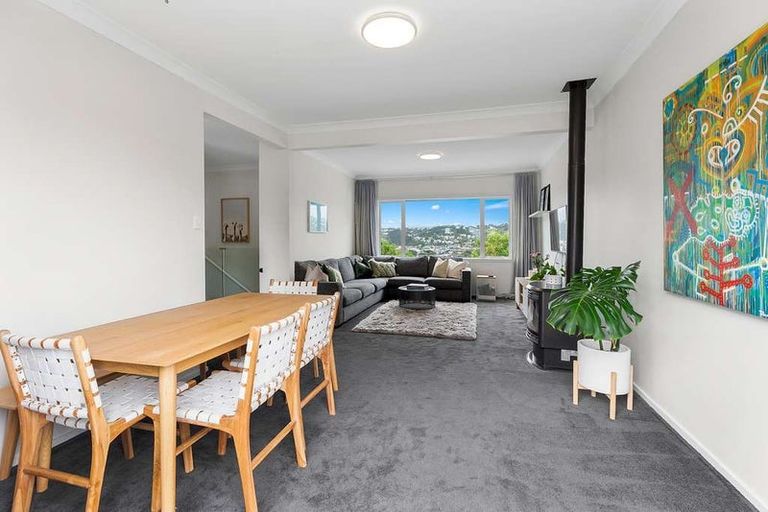 Photo of property in 56 Maupuia Road, Maupuia, Wellington, 6022