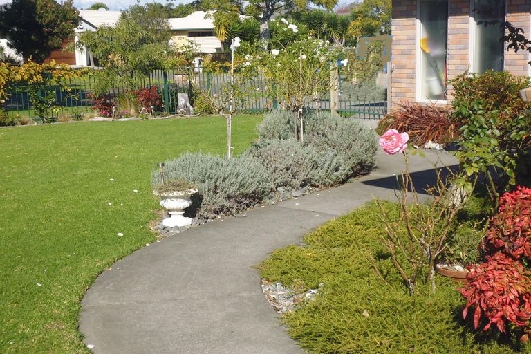 Photo of property in 19 Edgewater Grove, Whakatane, 3120