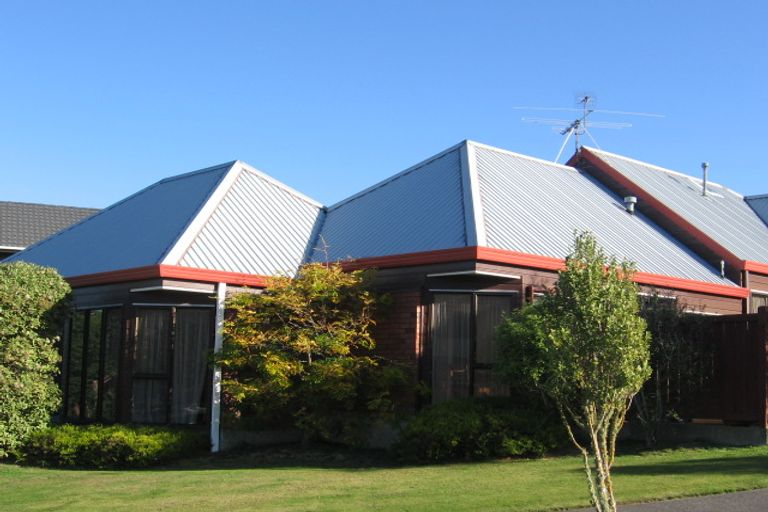 Photo of property in 5 Aintree Grove, Churton Park, Wellington, 6037