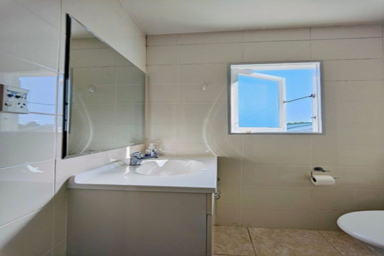 Photo of property in 26 Helena Street, Massey, Auckland, 0614