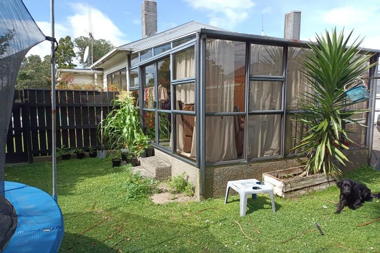 Photo of property in 74 Russell Street, Westport, 7825