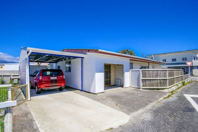 Photo of property in 21 Palmerston Street, Westport, 7825