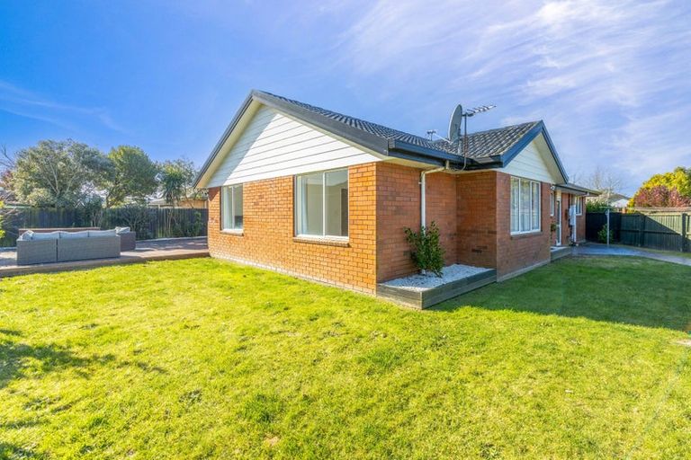 Photo of property in 6 Ronald George Place, Parklands, Christchurch, 8083