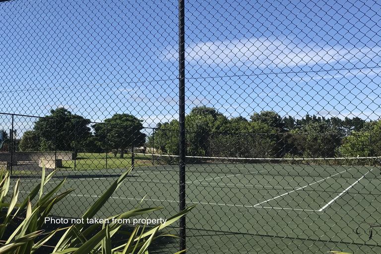 Photo of property in 18 Resolution Place, One Tree Point, 0118