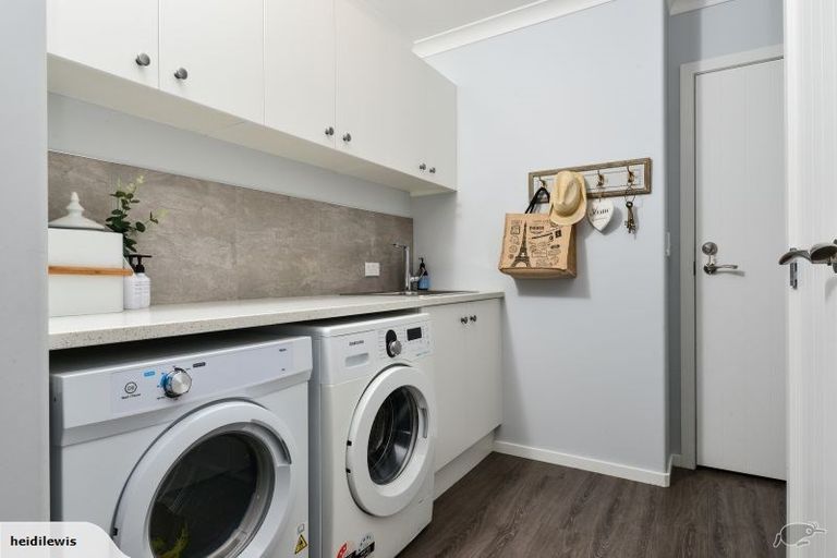 Photo of property in 32 Mike Smith Drive, Cambridge, 3434