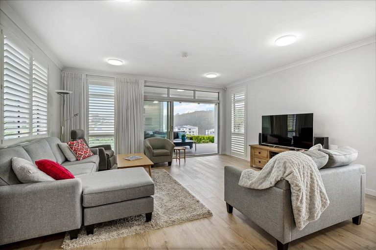 Photo of property in 1 Ocean View Terrace, Orewa, 0931