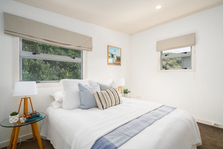 Photo of property in 18 Franklyn Road, Tawa, Wellington, 5028