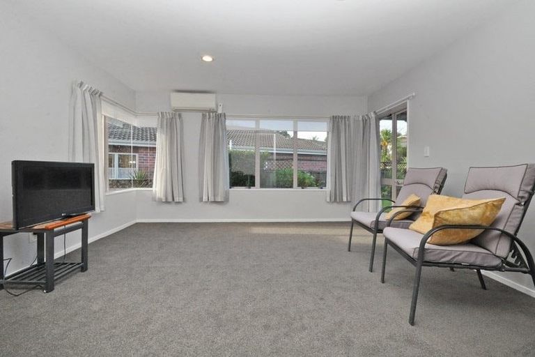 Photo of property in 13 The Grove, Red Beach, 0932