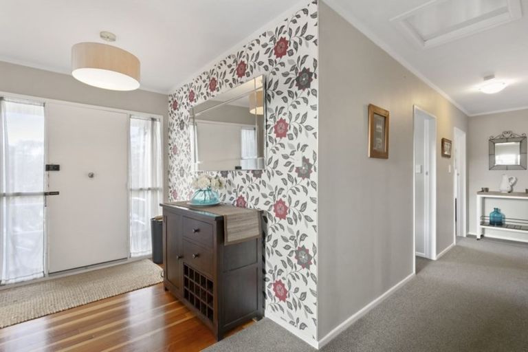 Photo of property in 29 Churton Drive, Churton Park, Wellington, 6037