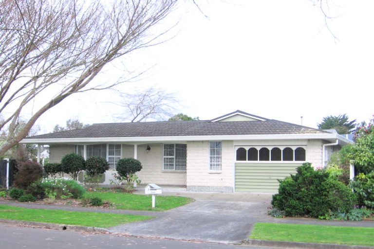 Photo of property in 1 Hind Place, Hokowhitu, Palmerston North, 4410