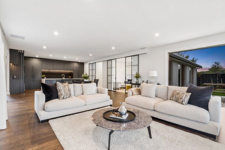 Photo of property in 32 Sandpiper Avenue, Point Wells, 0986