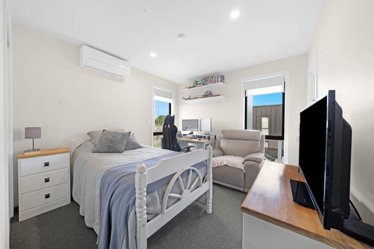 Photo of property in 640a Massey Road, Mangere, Auckland, 2022