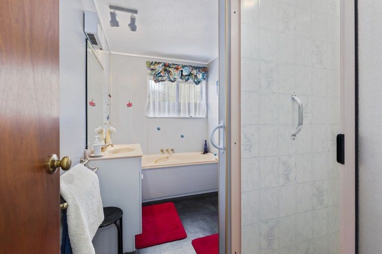 Photo of property in 5 Lees Grove, Wainuiomata, Lower Hutt, 5014